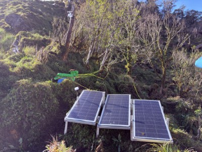 強化堰塞湖監測預警功能，林業保育署增設微地動儀。 